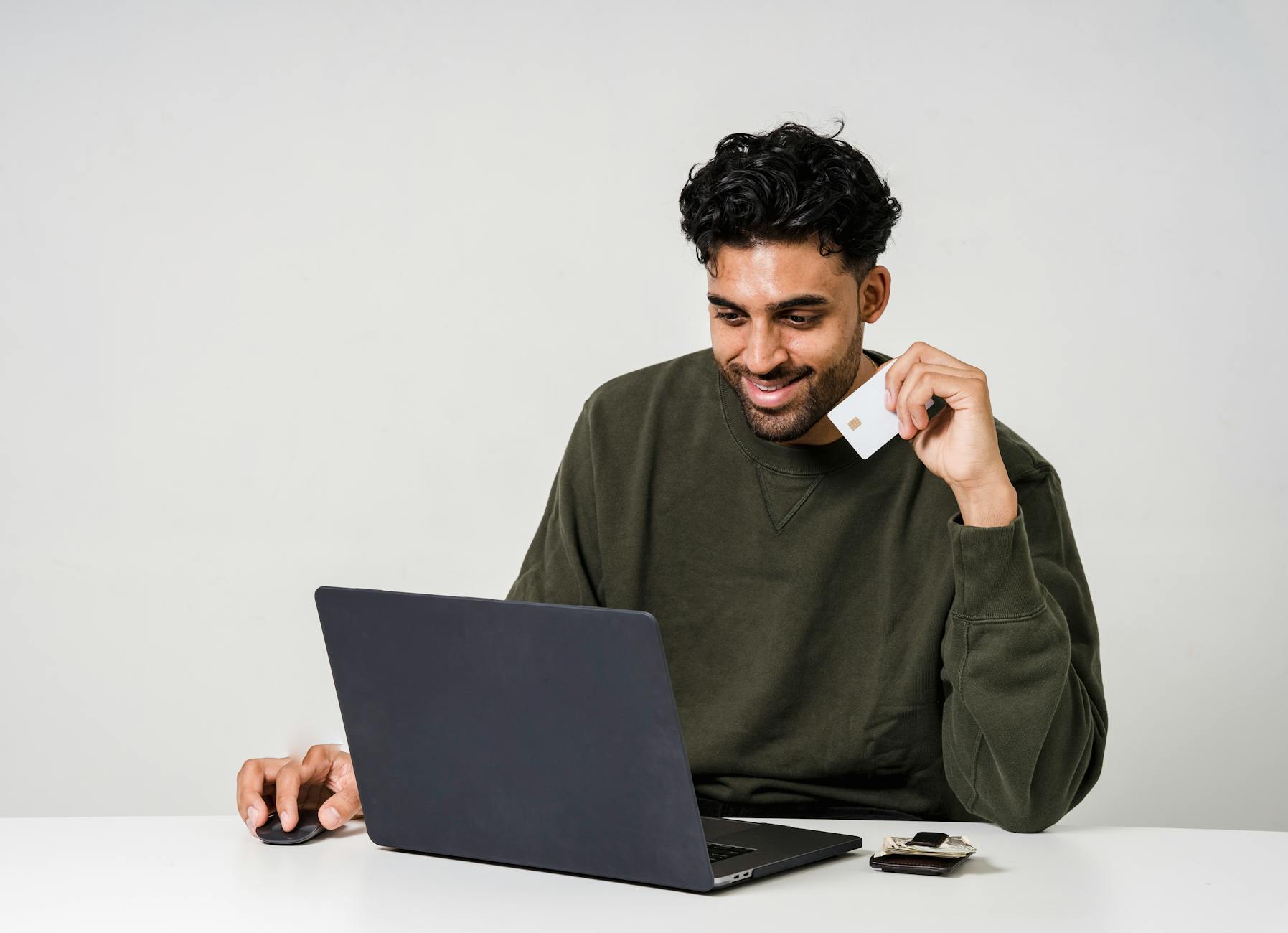 7 Tips for First-Time Credit Card Users